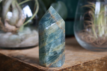 Blue onyx/aquatine lemurian calcite tower 1