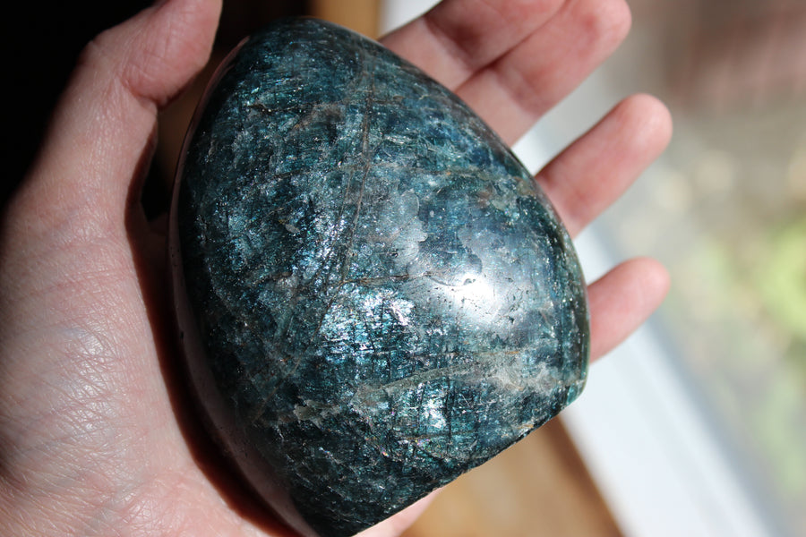 Green/teal apatite free form 4