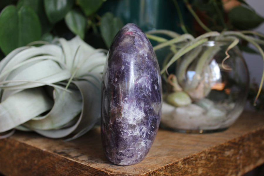 Lepidolite free form 1