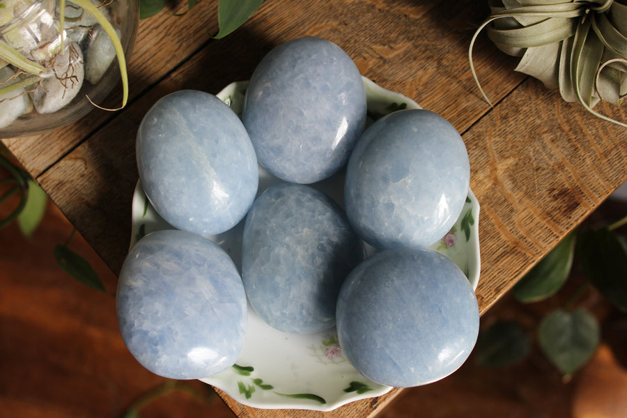 Blue calcite pocket stone