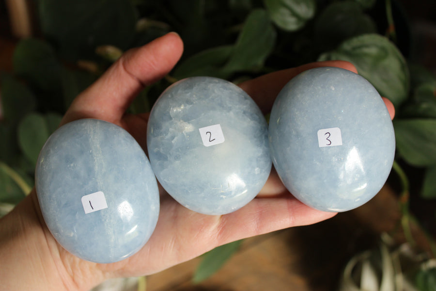 Blue calcite pocket stone