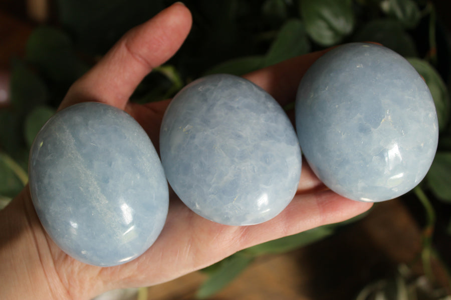 Blue calcite pocket stone