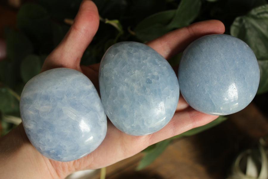 Blue calcite pocket stone